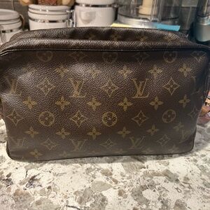 Authentic Louis Vuitton Trousse 28 crossbody bag